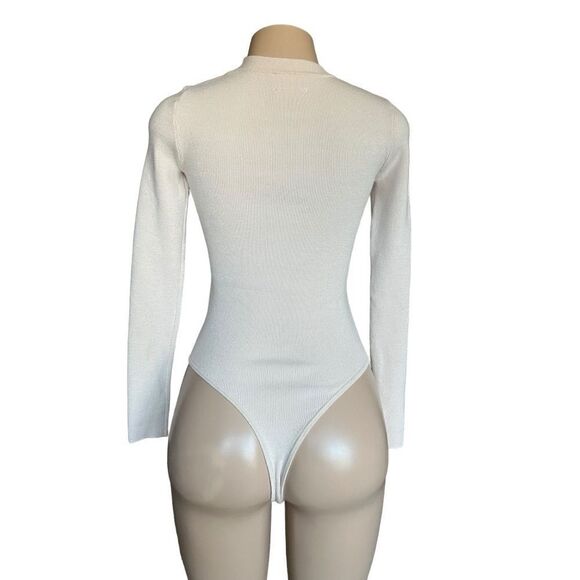 WHO WHAT WEAR COLLECTION
Sasha Cutout Bodysuit - Picture 5 of 8